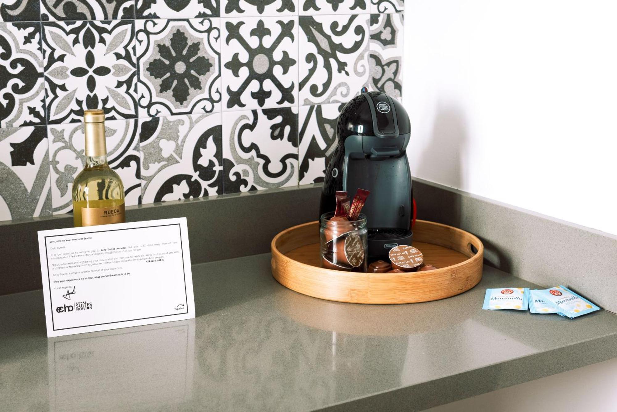 Echo Suites Nervion Sevilla Bagian luar foto
